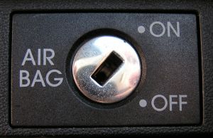 airbag eli turvatyyny päällä ja pois kytkin
